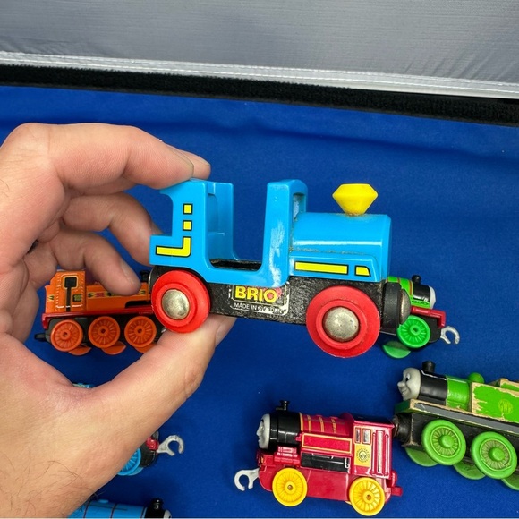 Lots of 13 Thomas & Friends Trains w/ 1 Brio Train - Picture 2 of 12